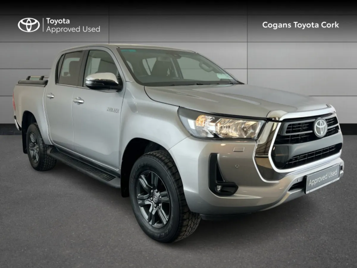 Toyota Hilux 2.8 SR5 D/CAB AUTO 4DR - Image 1