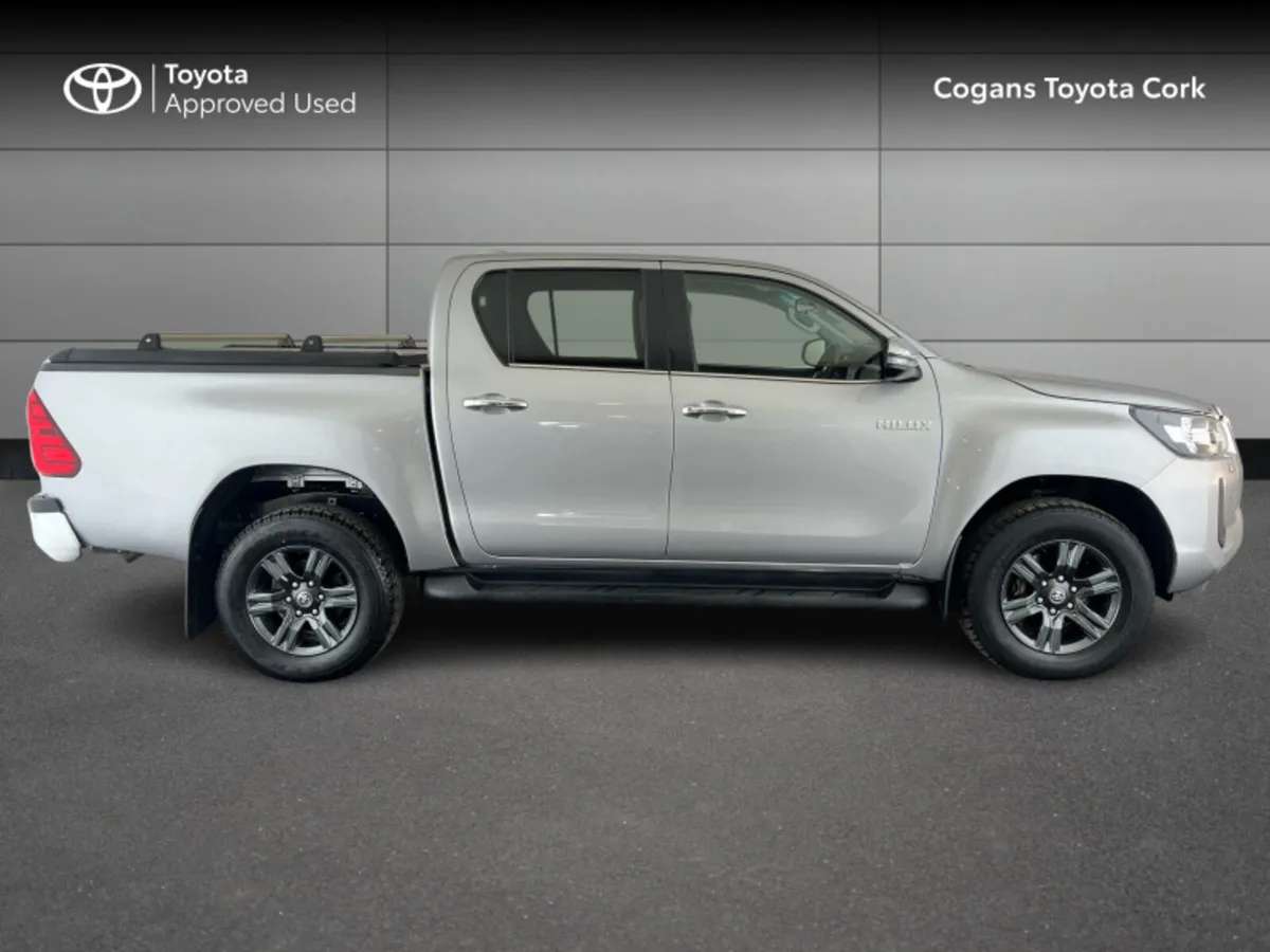 Toyota Hilux 2.8 SR5 D/CAB AUTO 4DR - Image 3