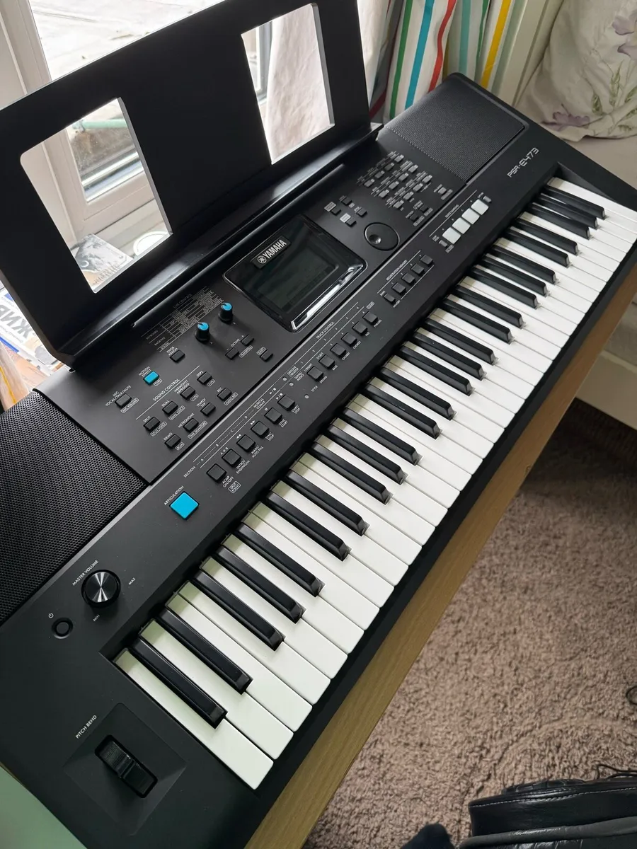 Yamaha PSR-E473 61-Key Keyboard + Sustain Pedal - Image 1