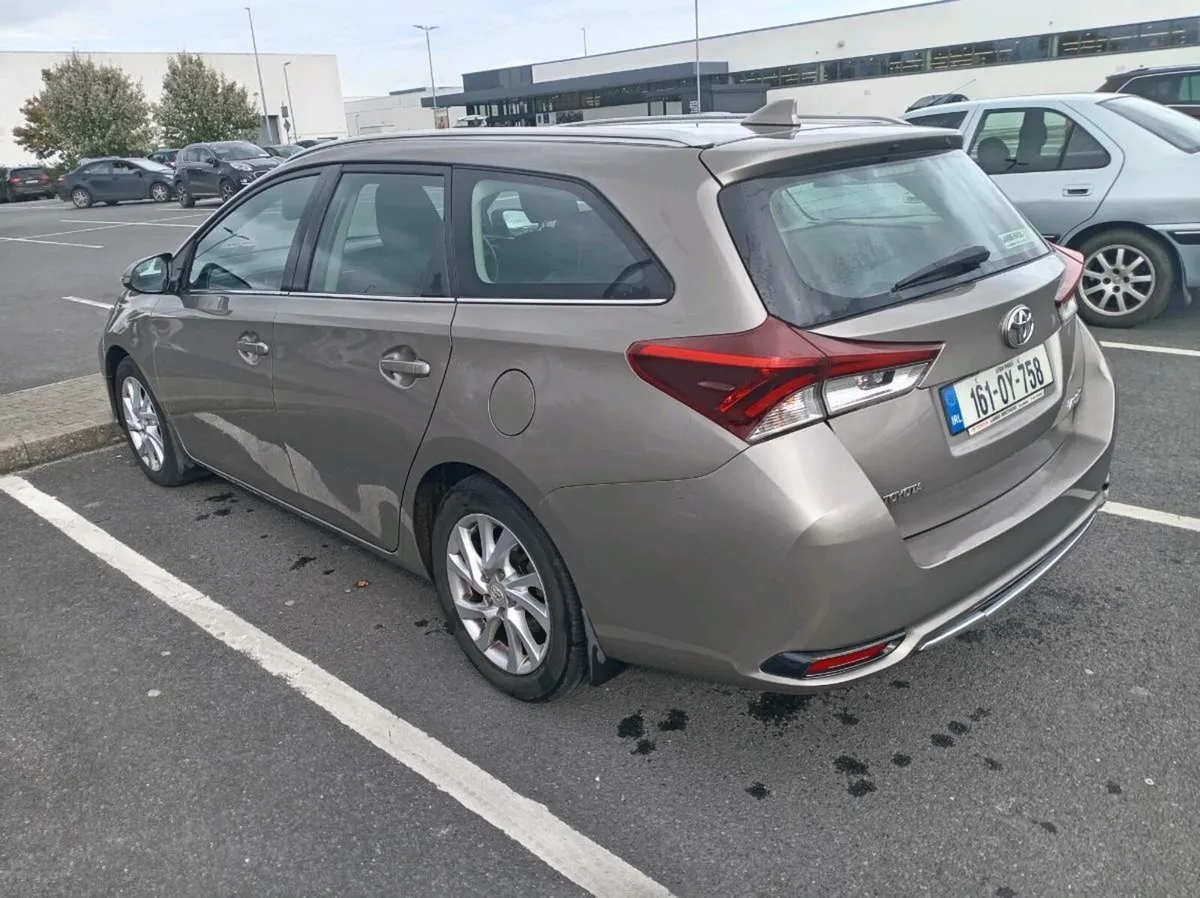 Toyota Auris - Image 2