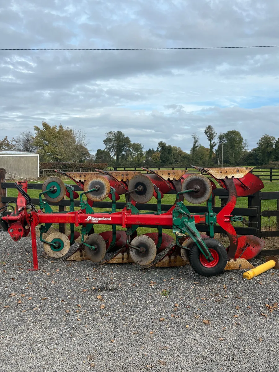 Kverneland plough - Image 1