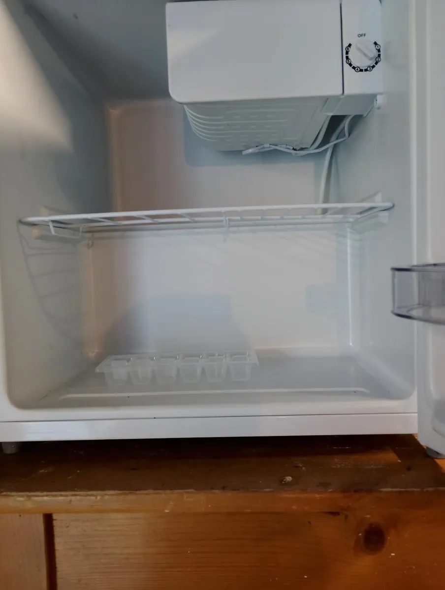 Mini fridge - Image 4