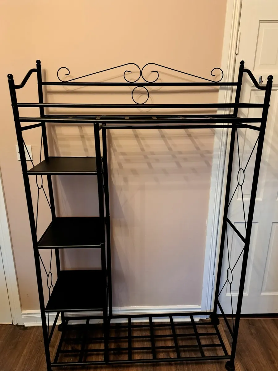 Clothes rack, Open wardrobe