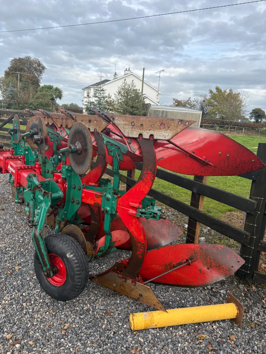 Kverneland plough - Image 4