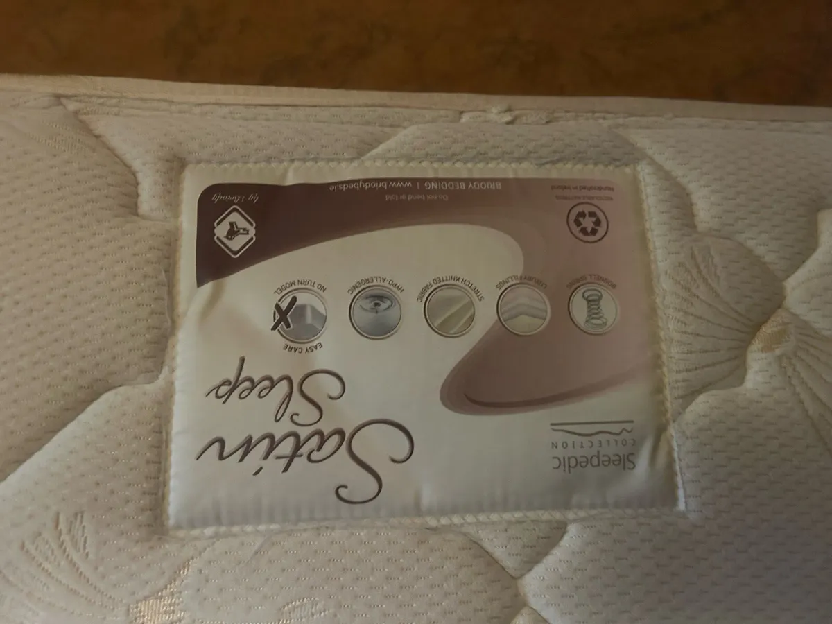 Bed and mattress - Image 4