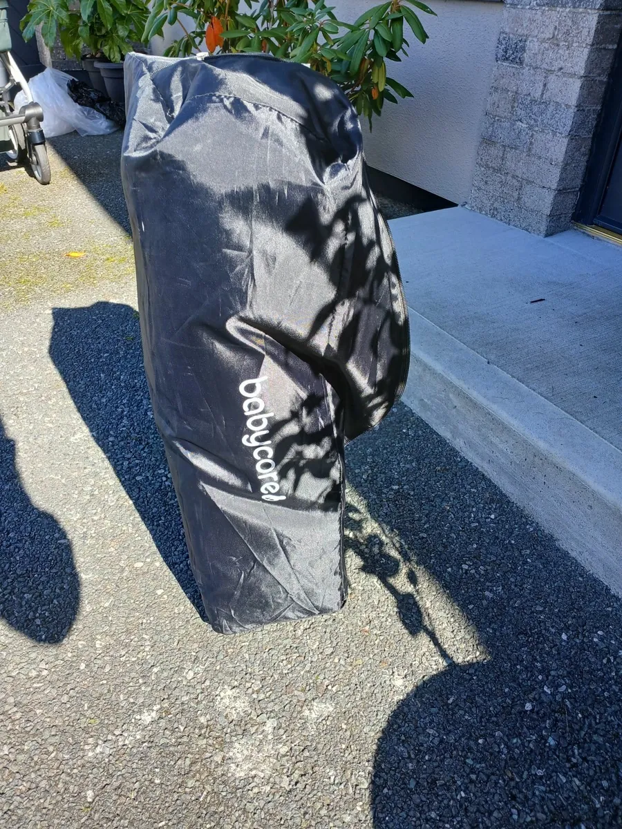 Travel cot - Image 1