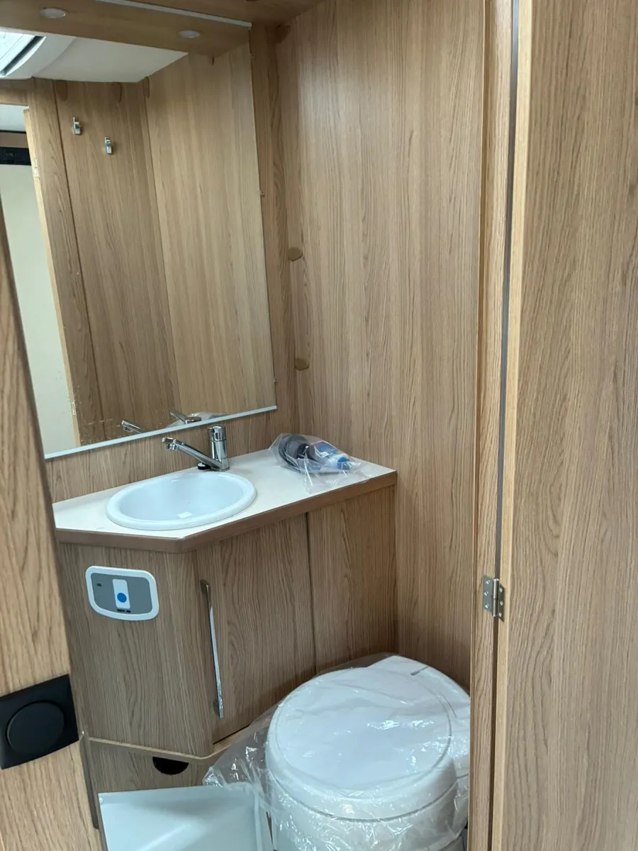 2024 Lmc exquisite vip 4 berth island bed - Image 2