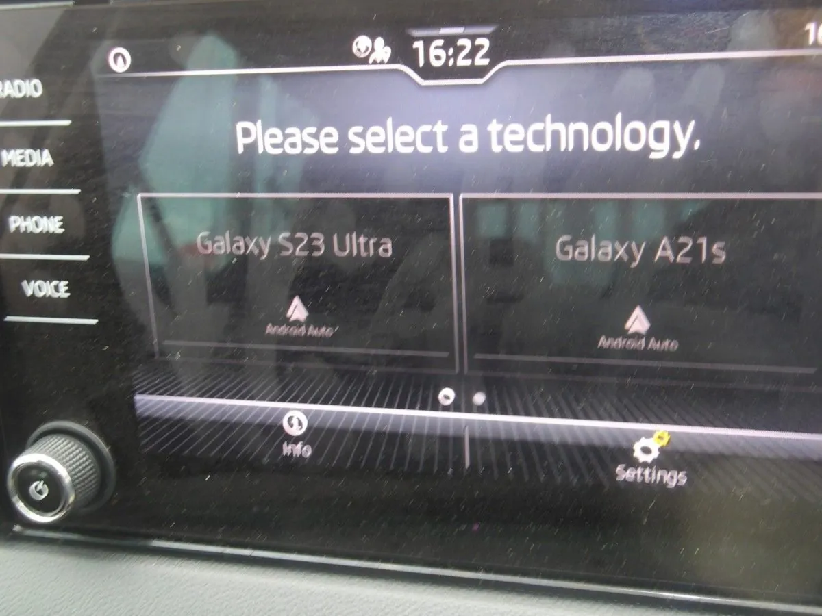 Skoda Karoq 2.0tdi 115HP DSG Ambition - Image 4
