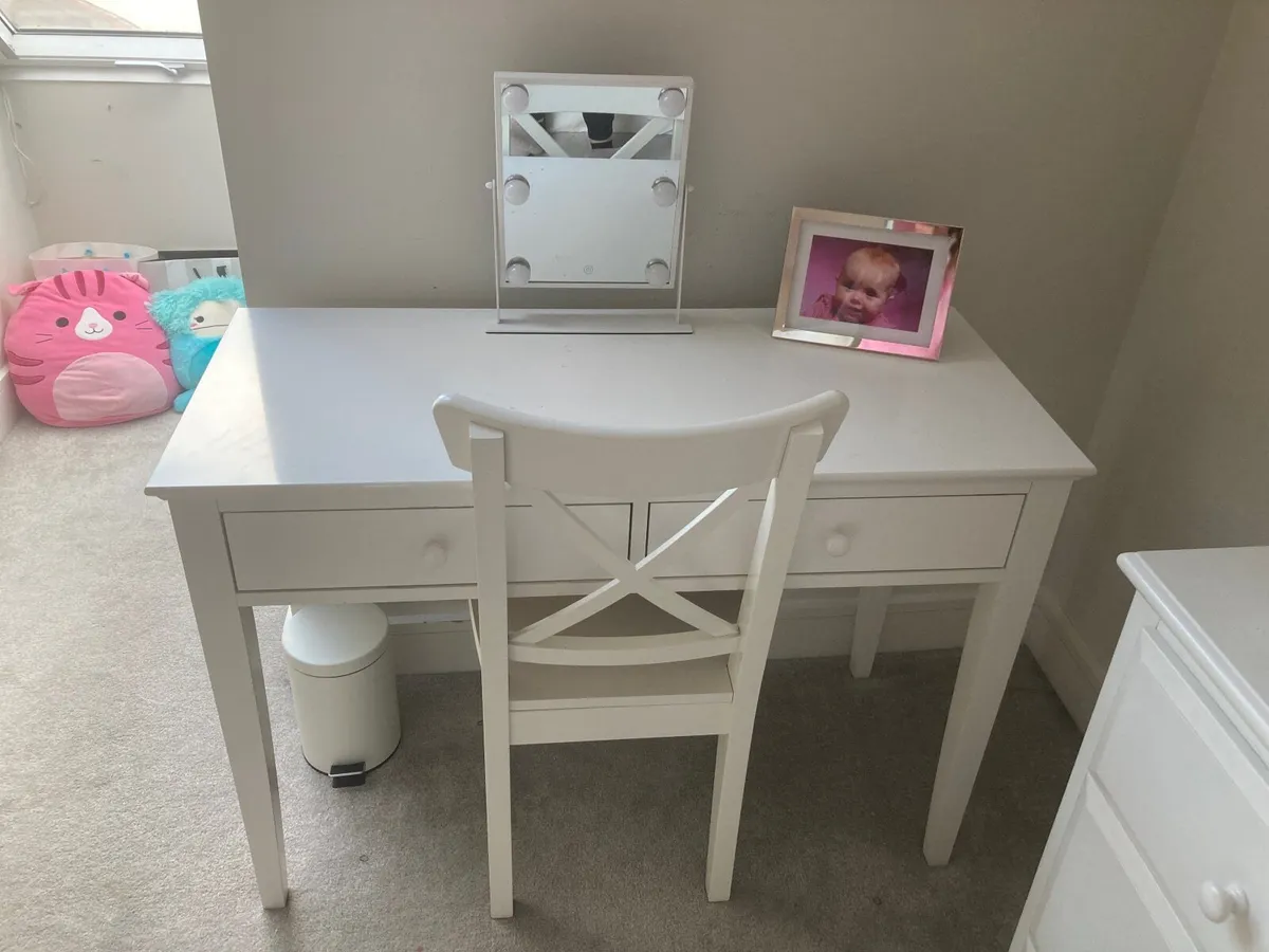 Bedroom furniture - Image 4
