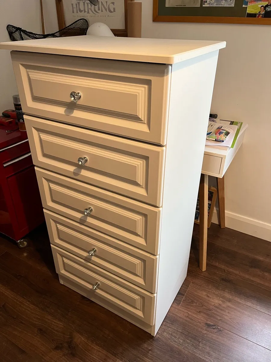 Chest drawers - Image 1