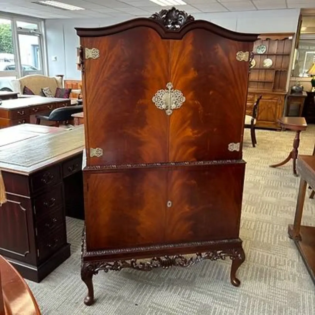 Mid 20th century mahogany flamed drinks cabinet - Image 1