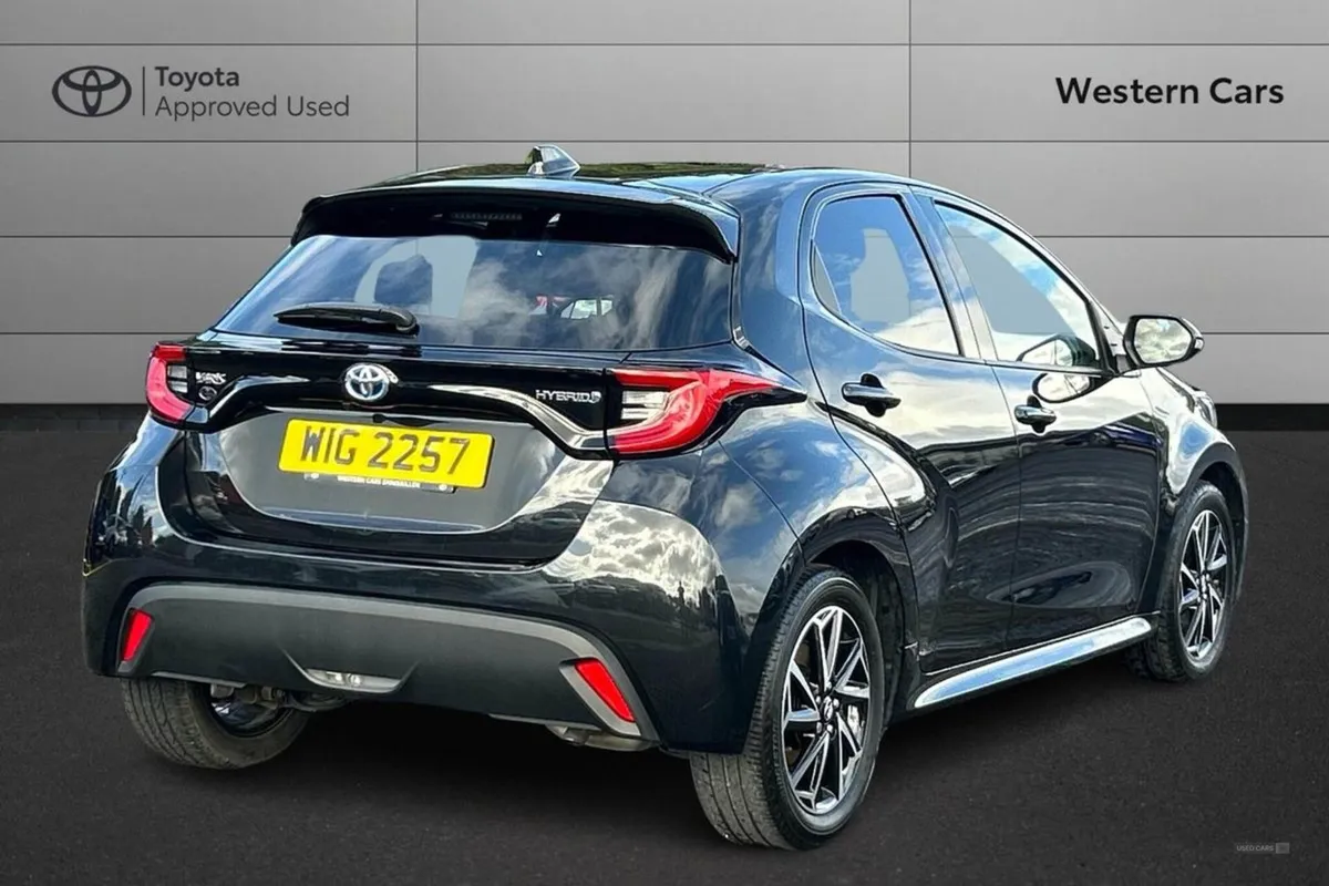 Toyota Yaris 1.5 Vvt-h Design E-cvt Euro 6 (s/s) - Image 2