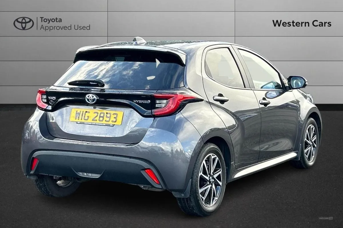 Toyota Yaris 1.5 Vvt-h Design E-cvt Euro 6 (s/s) - Image 2