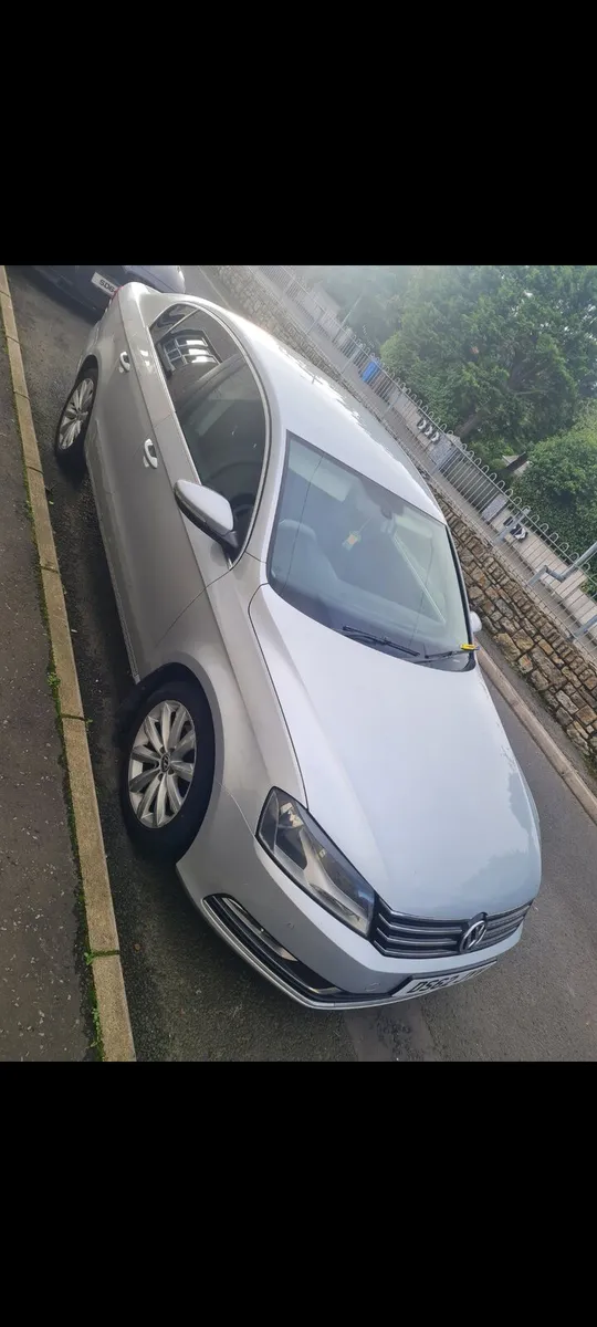 2013 Vw Passat highline blue Motion - Image 2