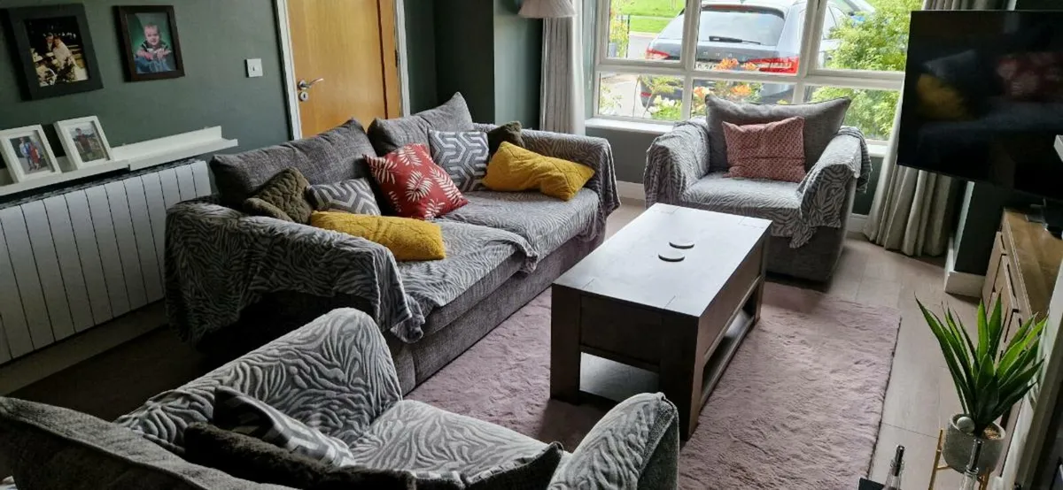 Suite of furniture (Sofa)- almost new - Image 1