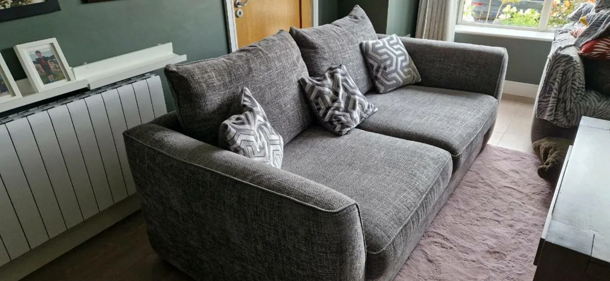 Suite of furniture (Sofa)- almost new - Image 3