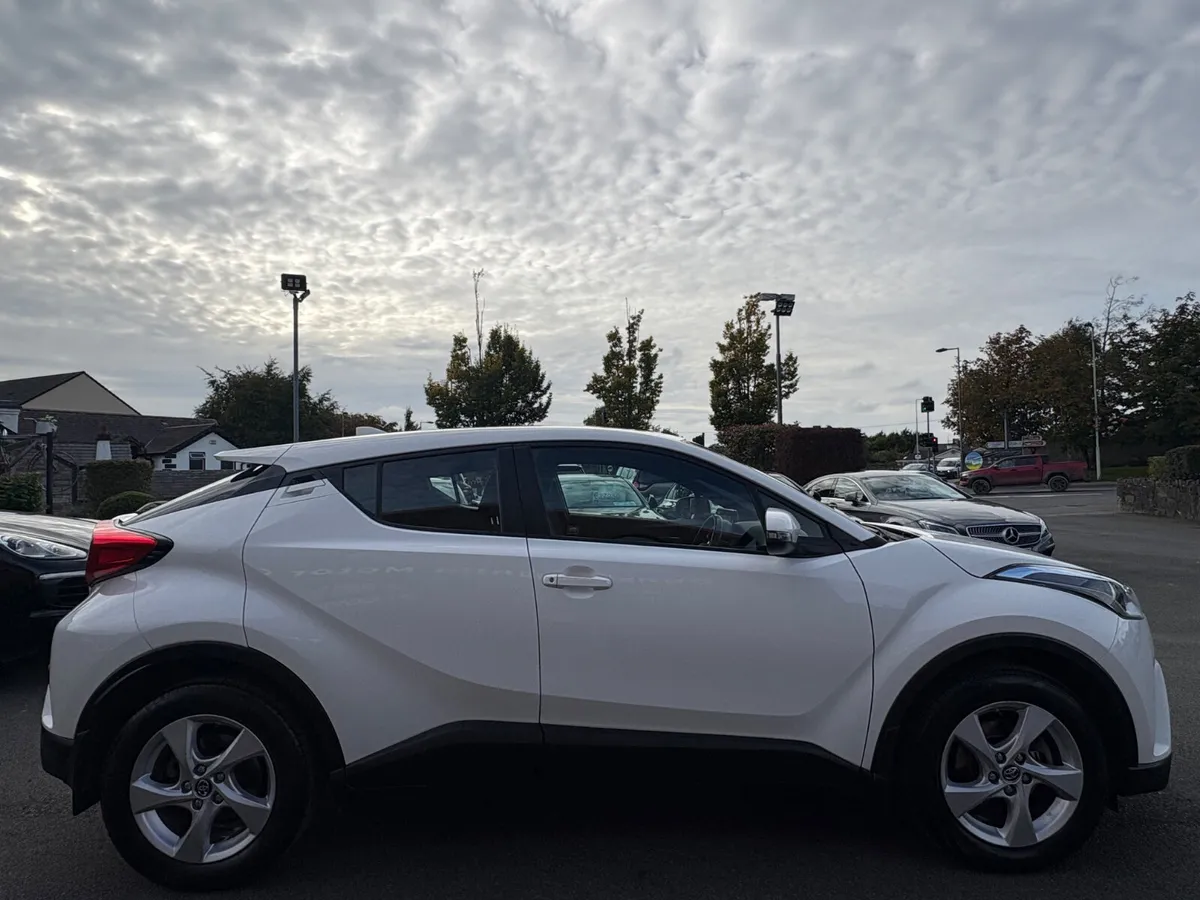 191 Toyota C-HR Luna 1.2 T - Image 4