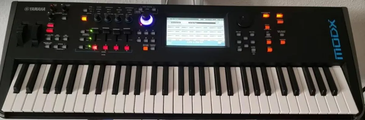 Yamaha MODX6 Synthesizer with warranty until 03 26 - Image 3