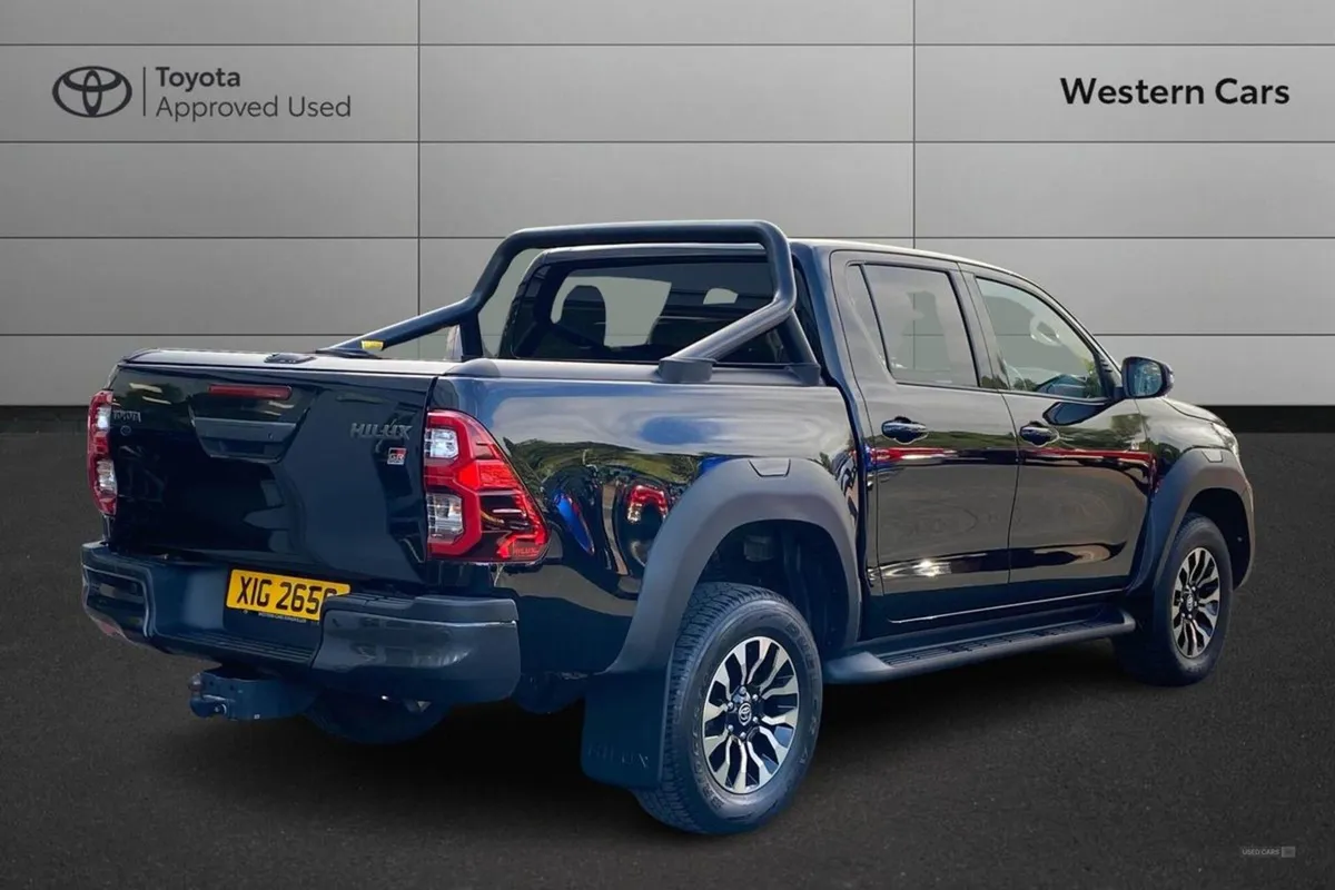 Toyota HiLux 2.8 D-4d GR Sport Auto 4WD Euro 6 (s - Image 2