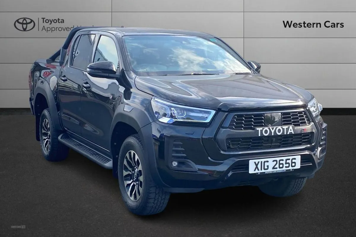 Toyota HiLux 2.8 D-4d GR Sport Auto 4WD Euro 6 (s - Image 3