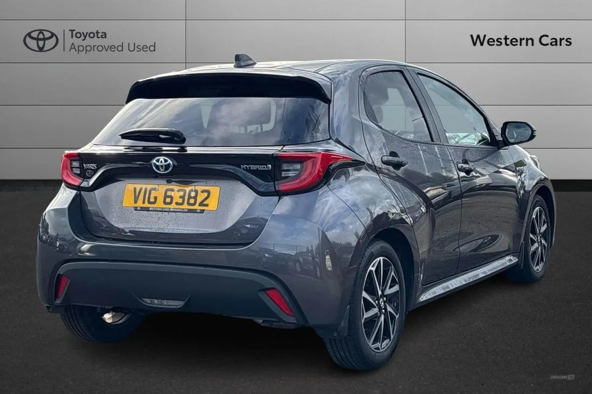 Toyota Yaris 1.5 Vvt-h Design E-cvt Euro 6 (s/s) - Image 2