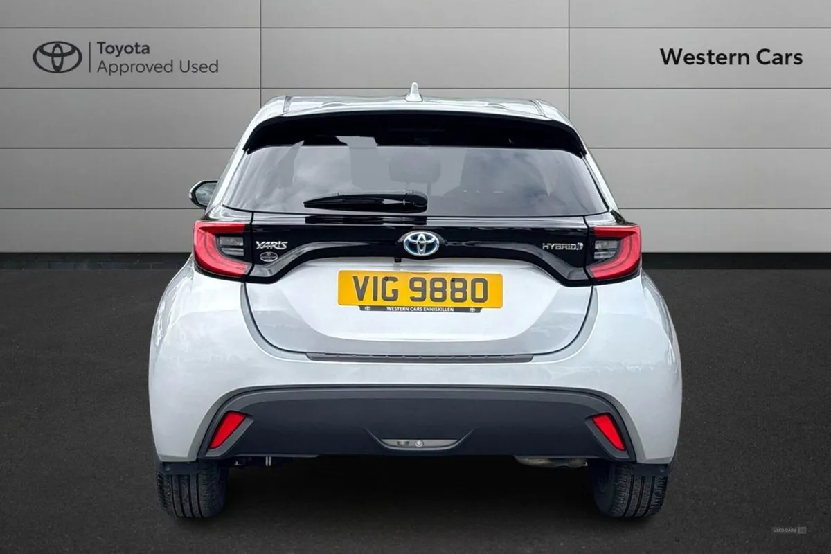 Toyota Yaris 1.5 Vvt-h Design E-cvt Euro 6 (s/s) - Image 4