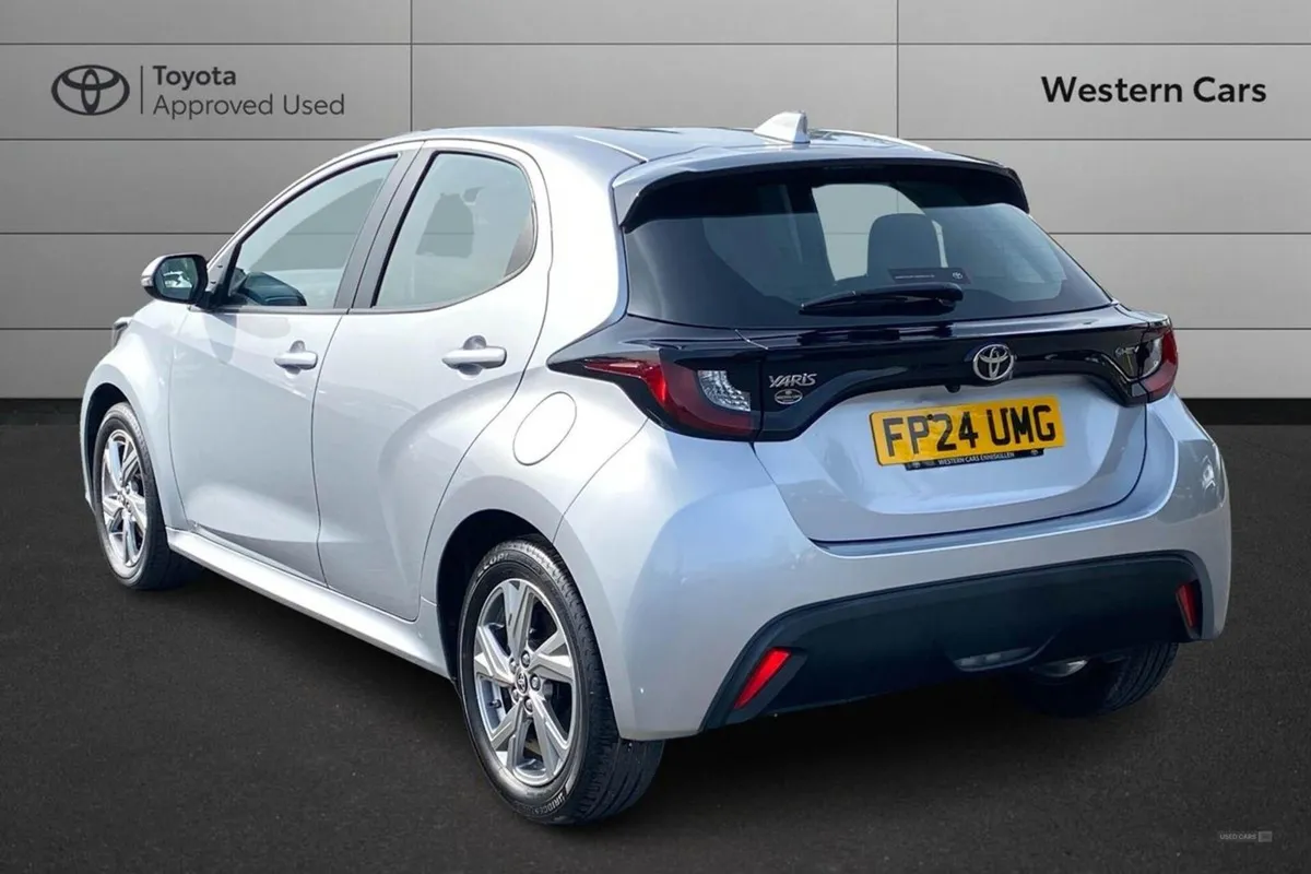 Toyota Yaris 1.5 Vvt-h Icon Hatchback 5dr Petrol - Image 4