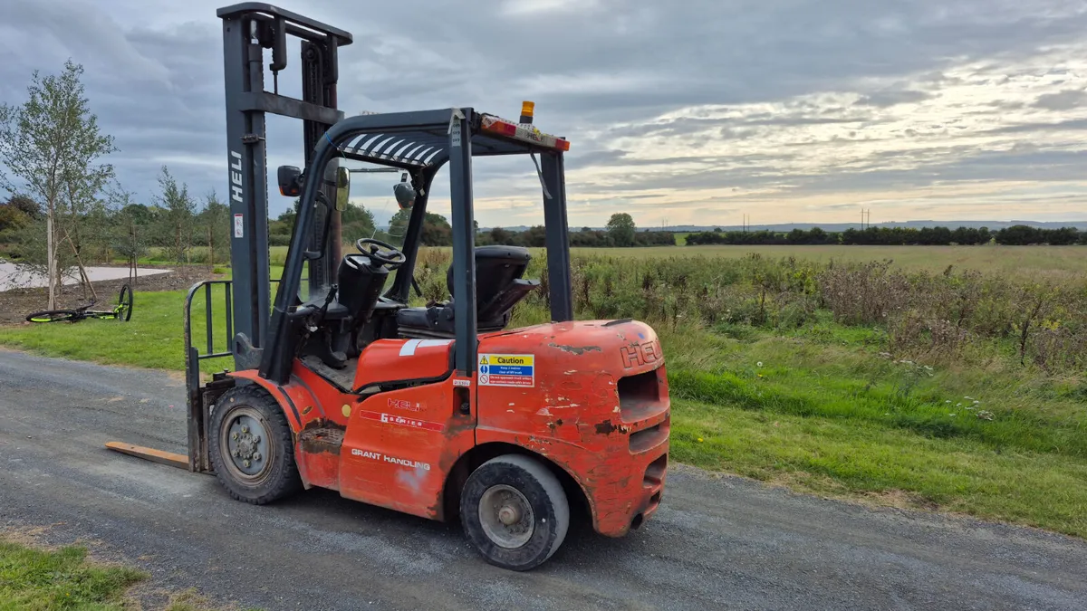 2011 DIESEL FORKLIFT - Image 3