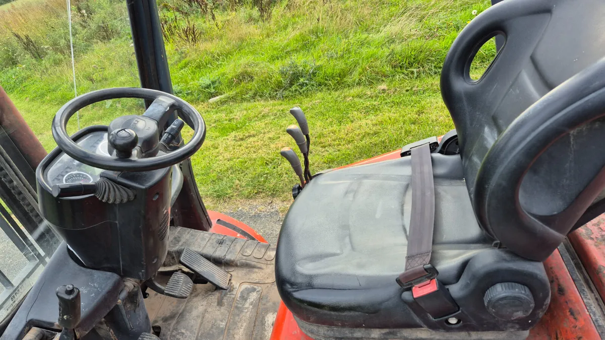 2011 DIESEL FORKLIFT - Image 4