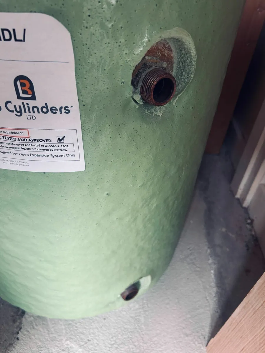 Nearly New 95L Insulated Water Tank - Image 1