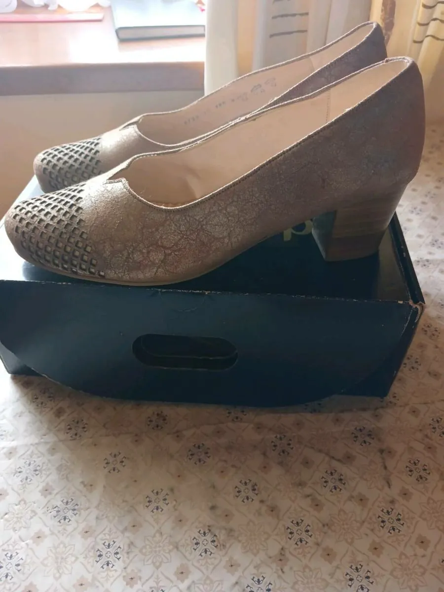 Ladies shoes - Image 1