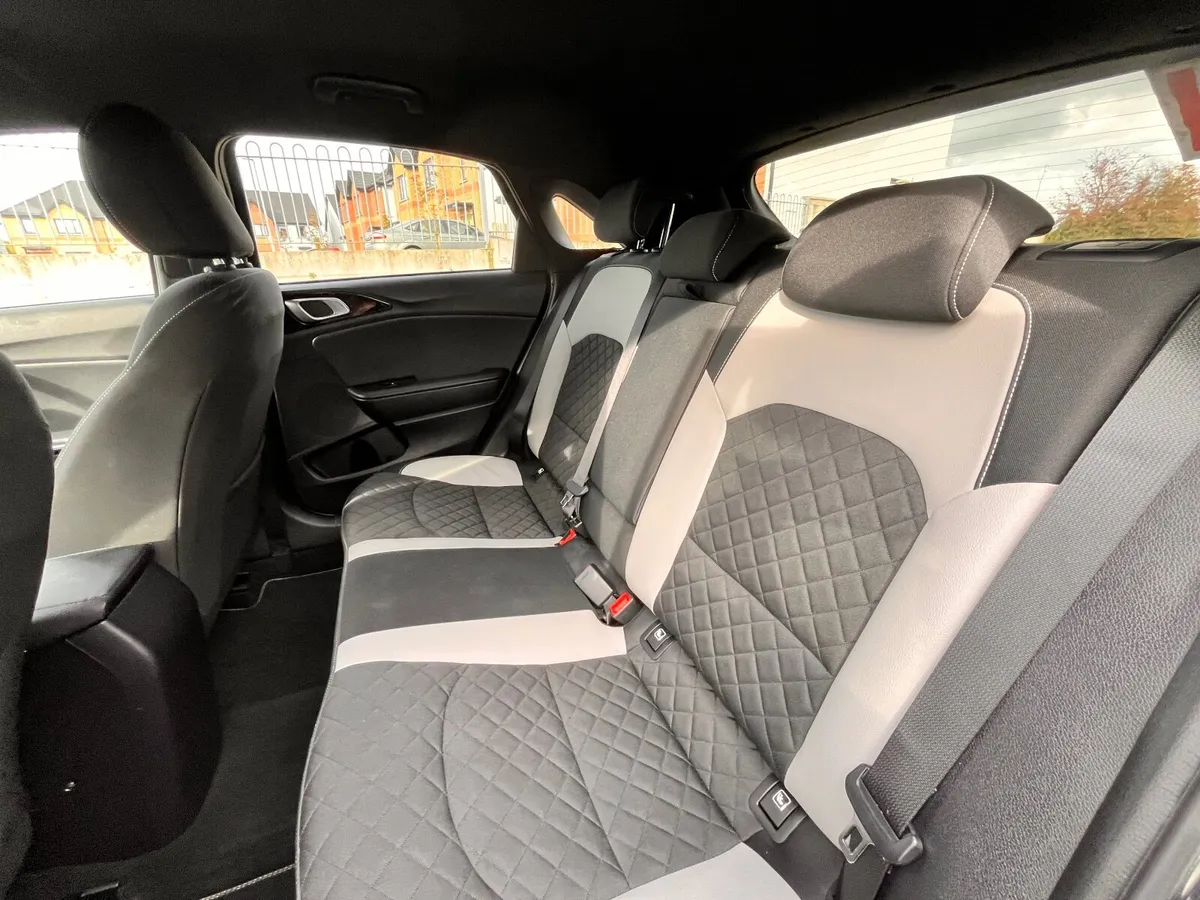 Kia Ceed 2021 - Image 2