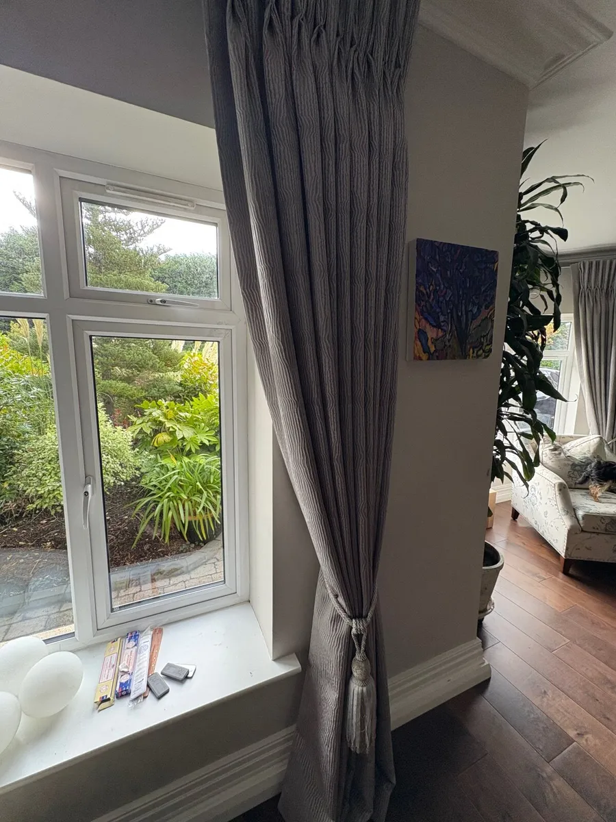 Curtains - Image 2