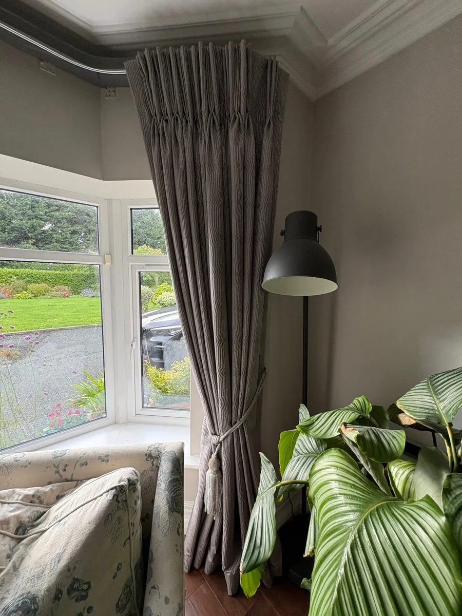 Curtains - Image 3