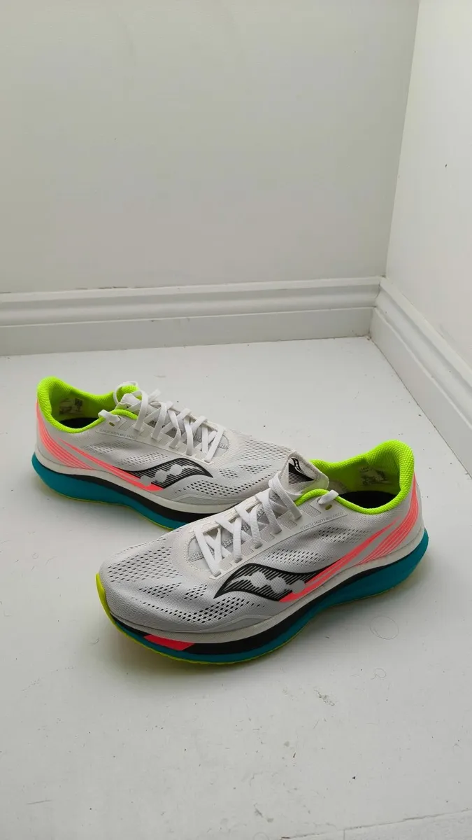 Saucony Endorphin Pro UK 10 size - Image 1