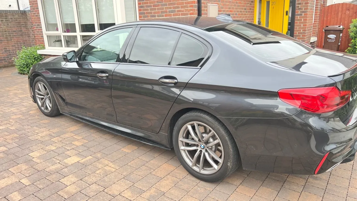 BMW 5-Series 2018 - Image 2