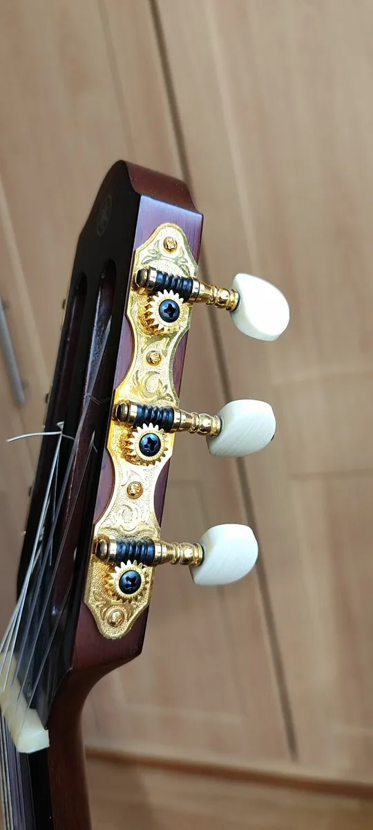 Yamaha SLG200NW NT – Silent (nylon, wide neck) - Image 2