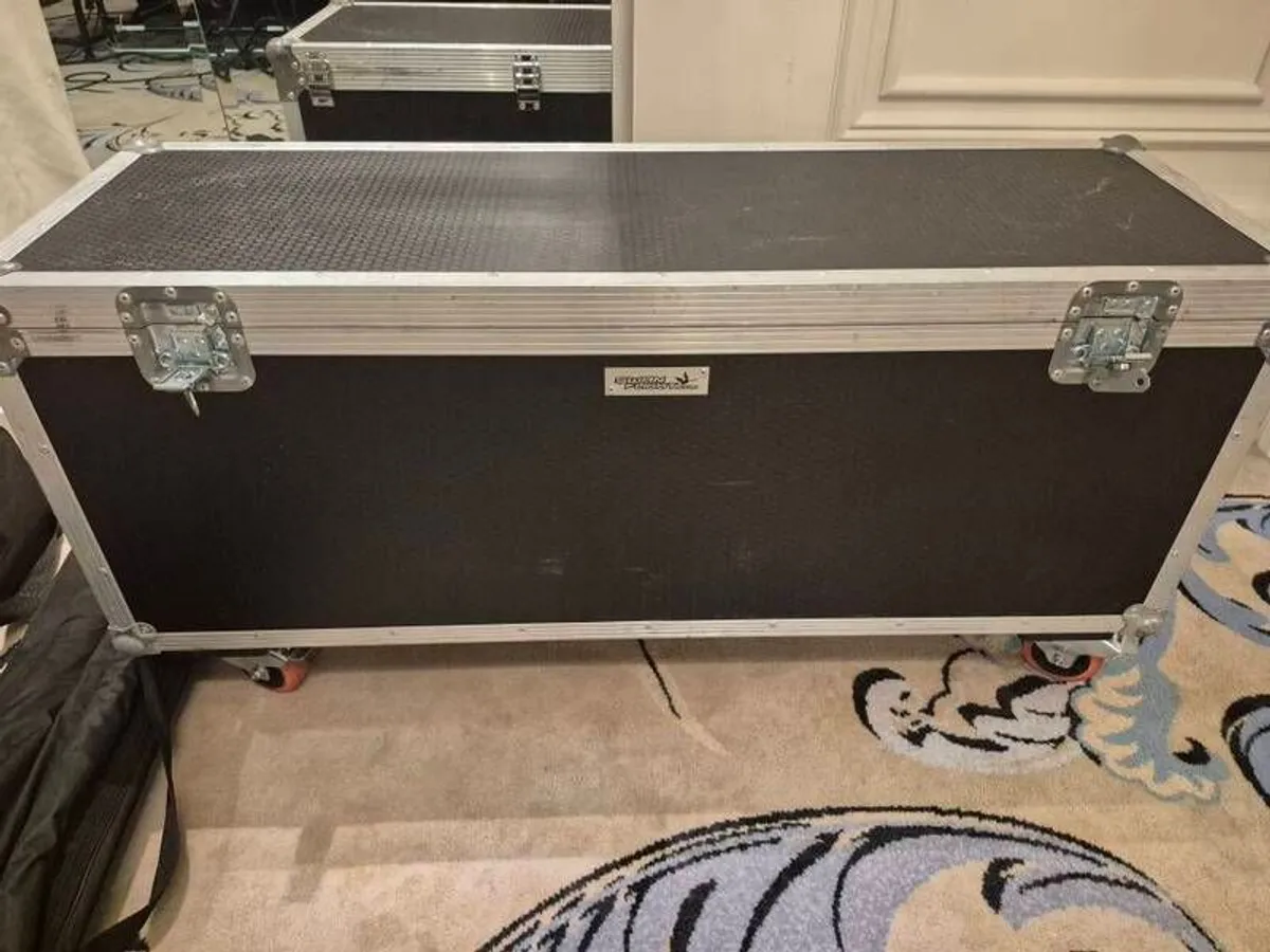 flight case perfect for lights stands or mic stands - Image 1