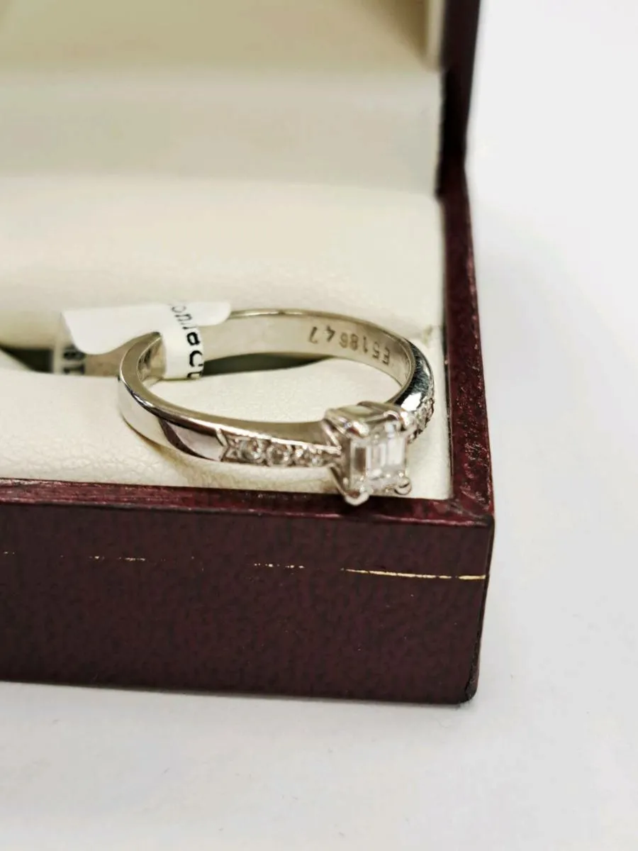 18K Gold White Diamond Ring 18CT - Image 3