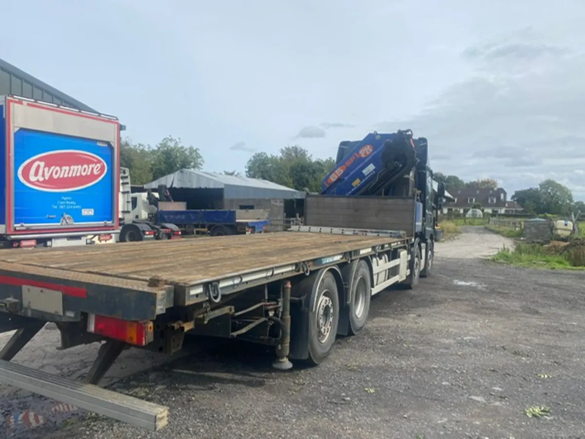 2016 DAF CF 460 8X2 FLATBED WITH CRANE - Image 4