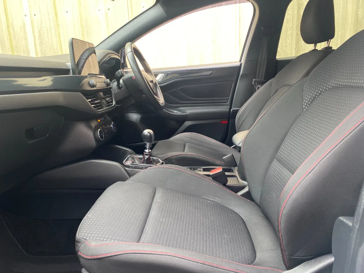 Ford Focus 2019//ST LINE///FINANCE AVAILABLE - Image 4