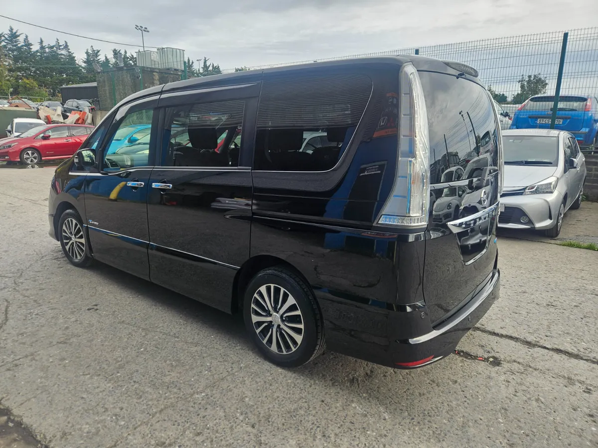 2015 Nissan serrena hybrid Automatic 8 seater - Image 4