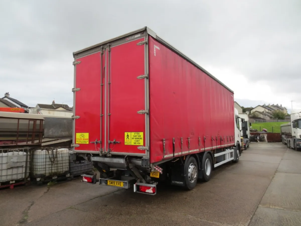 2019 Scania 6x2 Curtainsider - Image 4