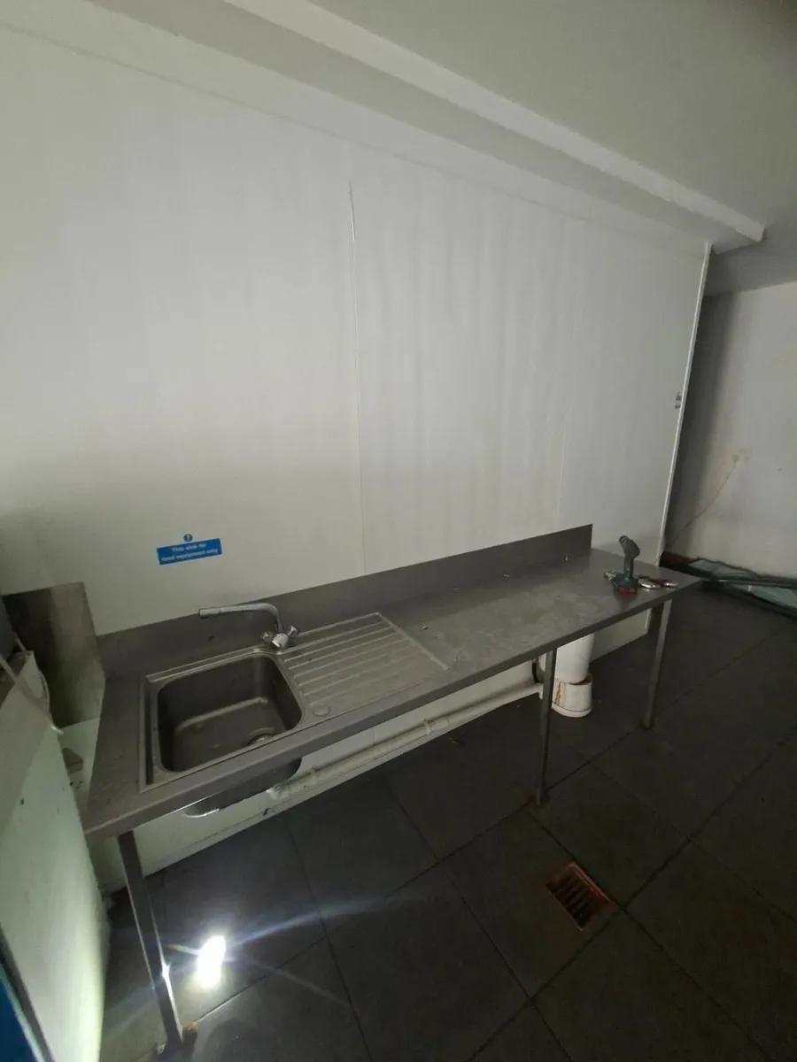 Shop fittings - Image 4