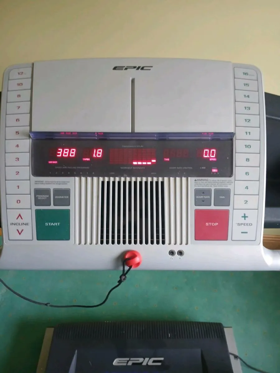 Epic genesis 70 commercial treadmill - Image 3