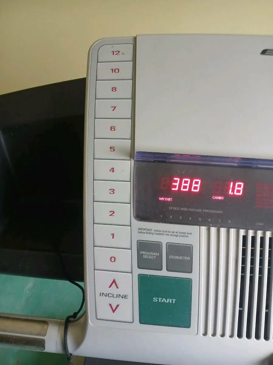 Epic genesis 70 commercial treadmill - Image 4