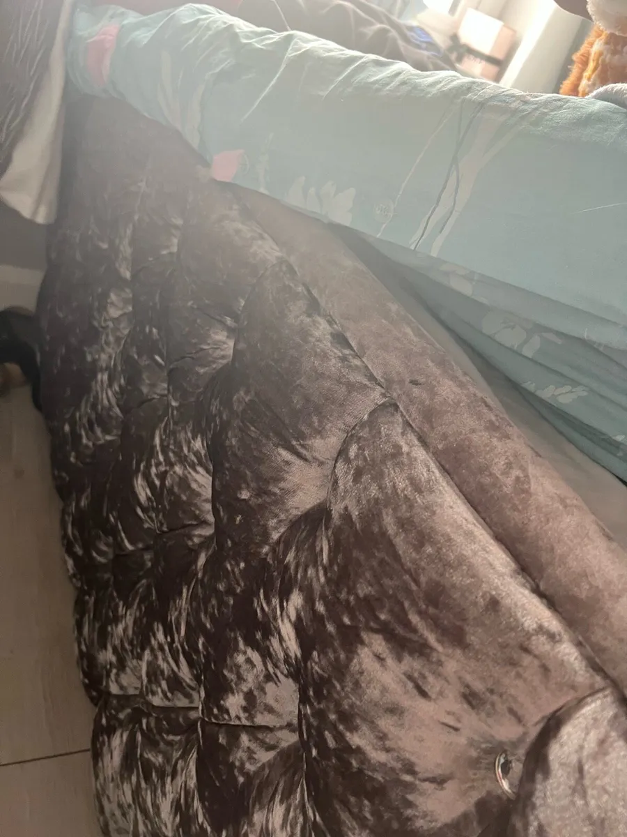 King size bed - Image 2