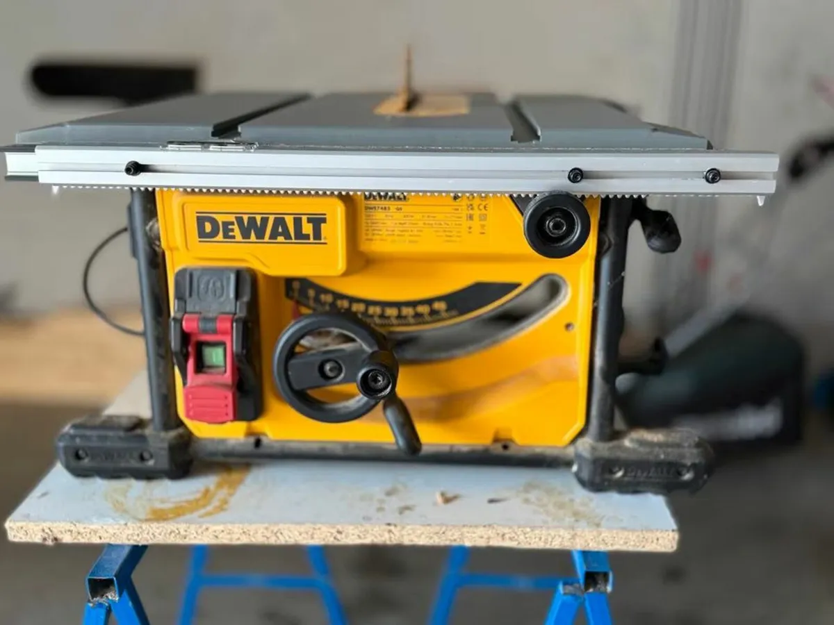 DeWalt DWE7485 table saw accessories and extras - Image 1