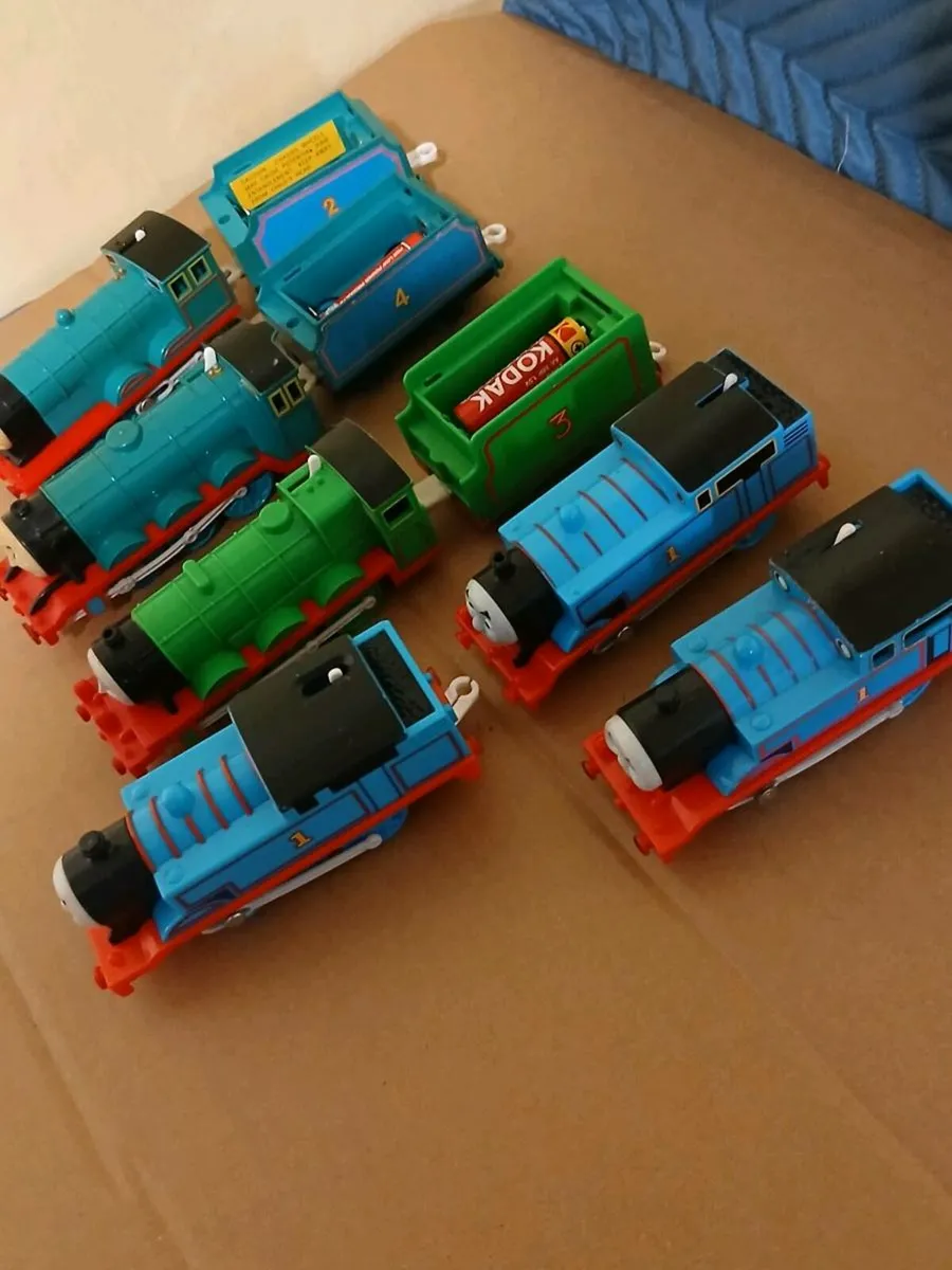 THOMAS AND FRENDS TRAINS - Image 1