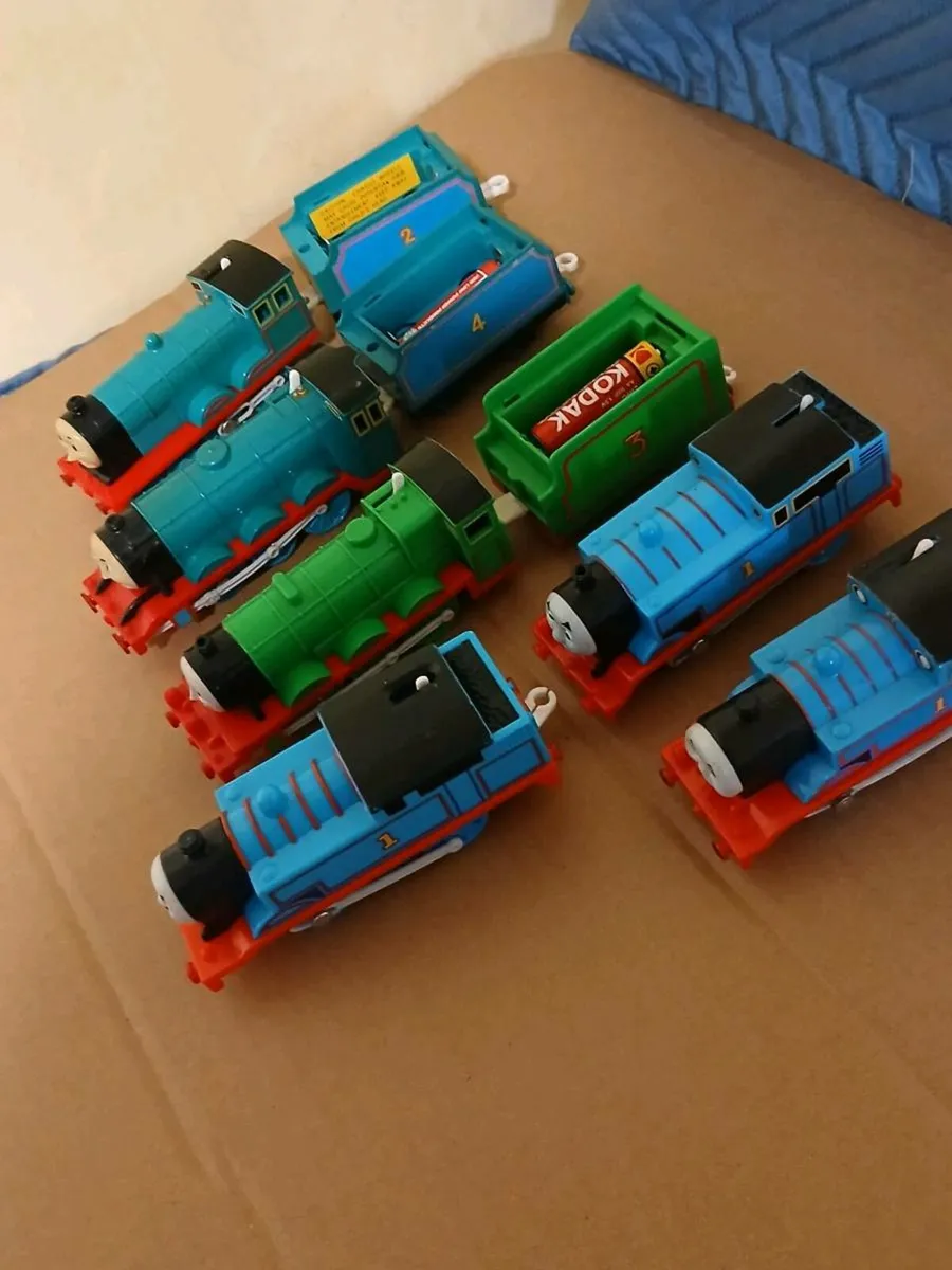 THOMAS AND FRENDS TRAINS - Image 2